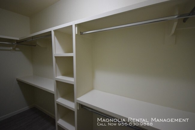 Building Photo - Medical Ridge Apartments