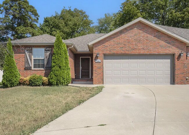 Building Photo - 3 Bedroom 2 Bathroom 2 CAR GARAGE