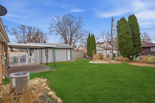 Building Photo - 8912 Windsor Ln