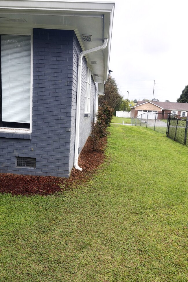 Building Photo - 82 Oliver Dr