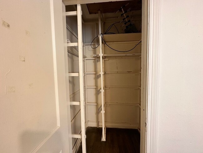 Building Photo - Plaza District / Classen 3 Bed Beauty! - Move In Deposit-Free! (If Qualified)