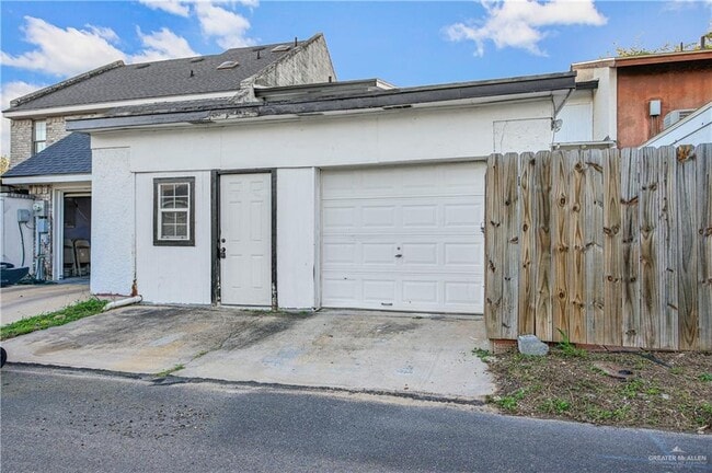 Building Photo - 14 S Casa Linda St