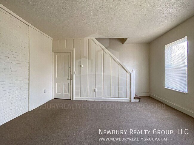 Building Photo - 37 Hickory St