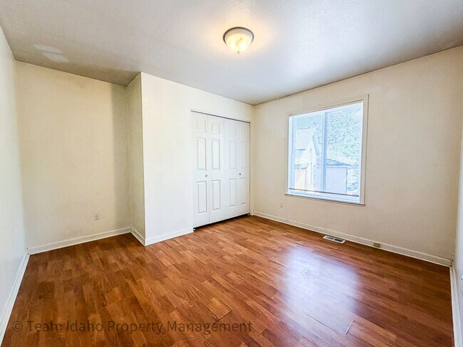 Building Photo - 562 Deer Meadow Ct