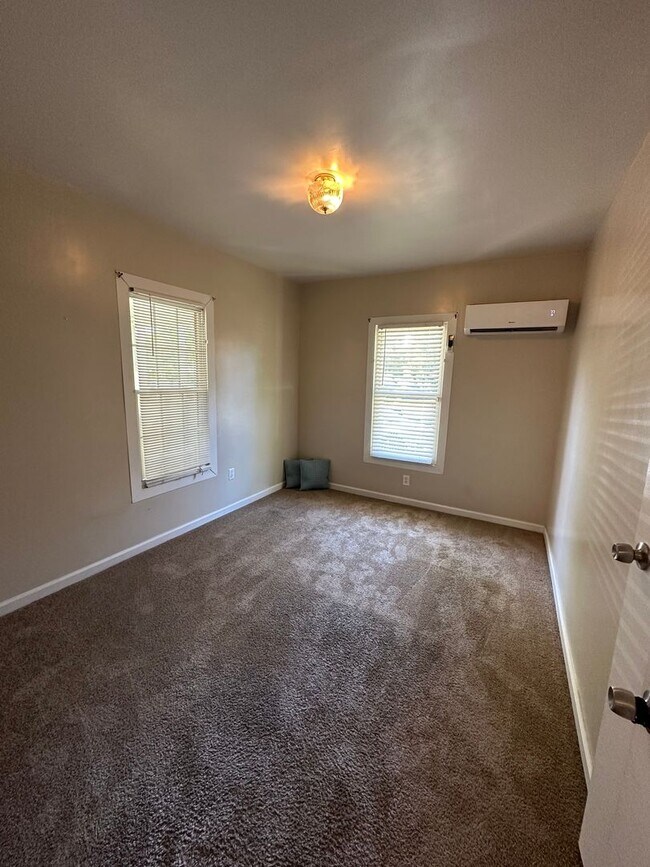 Building Photo - SPACIOUS 1 bed House! DEPOSIT-FREE Renting...