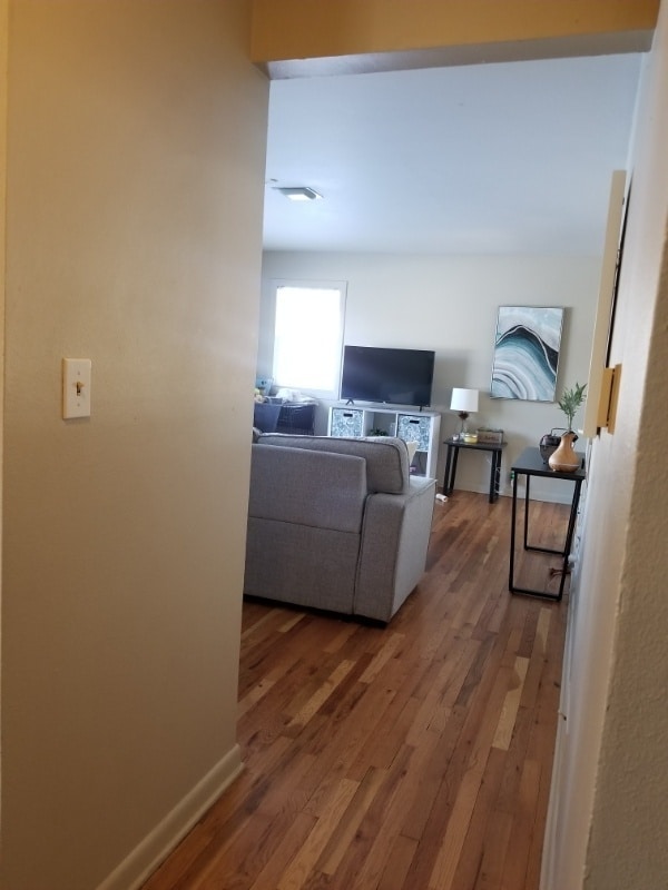 Building Photo - 1325 Crestmore Pl
