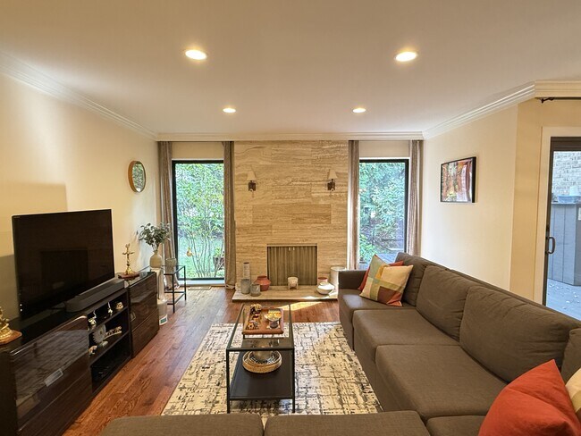 Building Photo - 772 Greenhills Dr