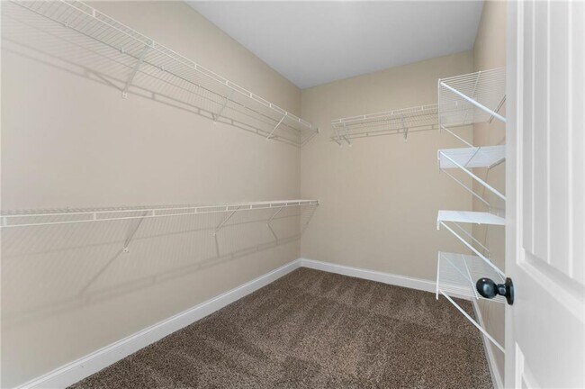 Building Photo - 10 Canterbury Walk