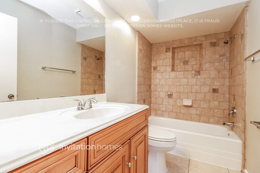 Building Photo - 1142 SW 14th St