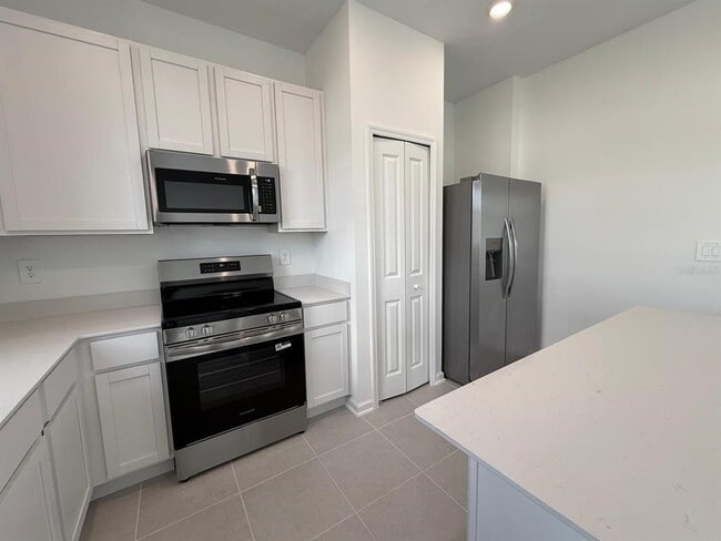 Building Photo - 2747 Skyline Lp