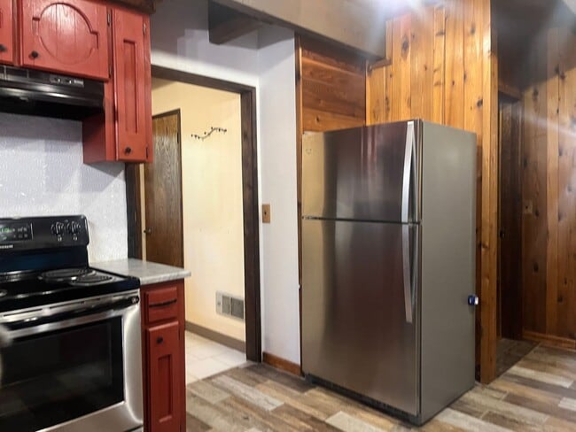 Building Photo - RR03