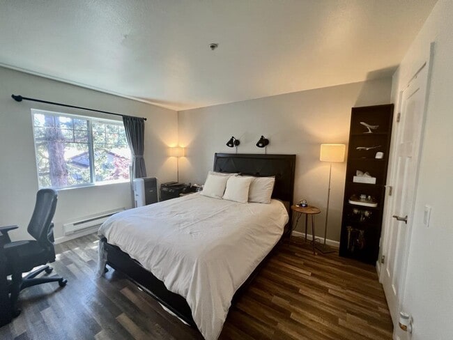 Building Photo - 10825 SE 200th St - 2 bedrooms