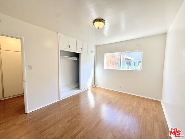 Building Photo - 630 Westbourne Dr