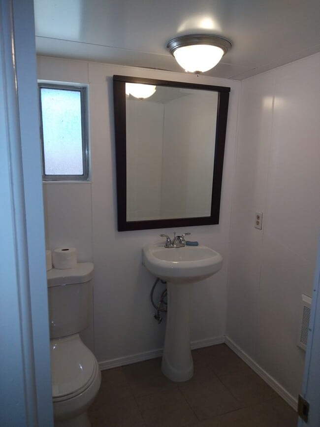 Building Photo - 3 Bed / 2 Bath Home + 1 bed / 1 bath Casita & work shop