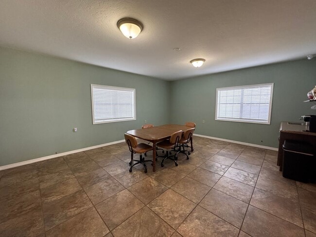 Building Photo - Spacious (Almost 3,000 sq ft) 6 Bedroom, 3 Bath Furnished Home – Live Oak, FL