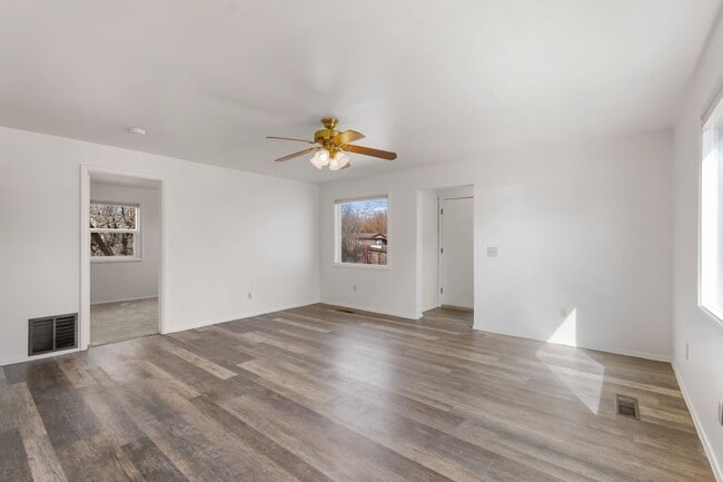 Building Photo - Charming Bungalow in Evergreen