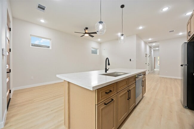 Building Photo - 8110 Brandon St