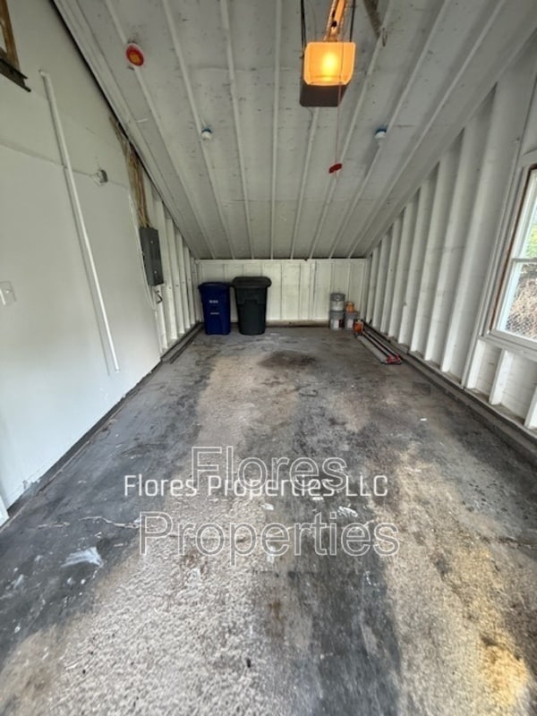 Building Photo - 1300 Evaline Dr