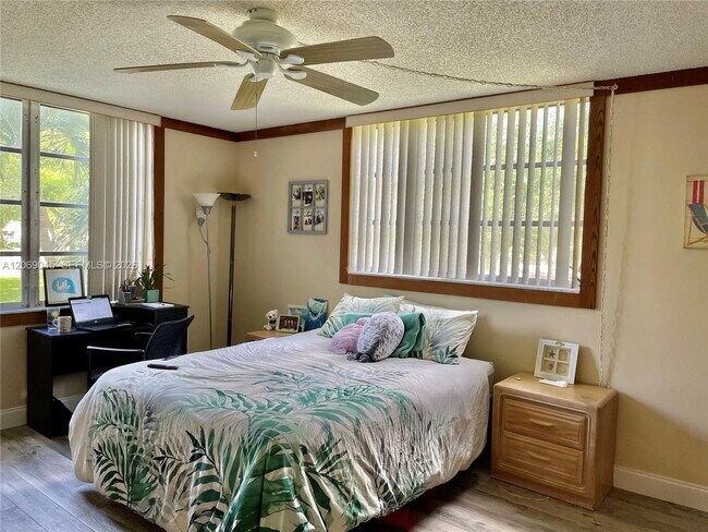 Building Photo - 3150 W Rolling Hills Cir