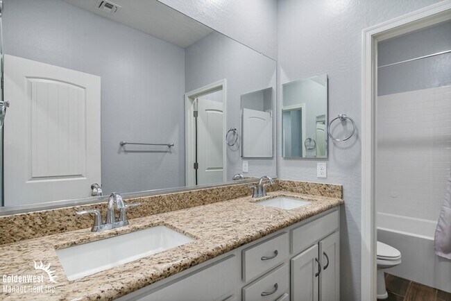 Building Photo - Beautiful 3Bdm 3Ba Home with Den in Waddell Near the 303!