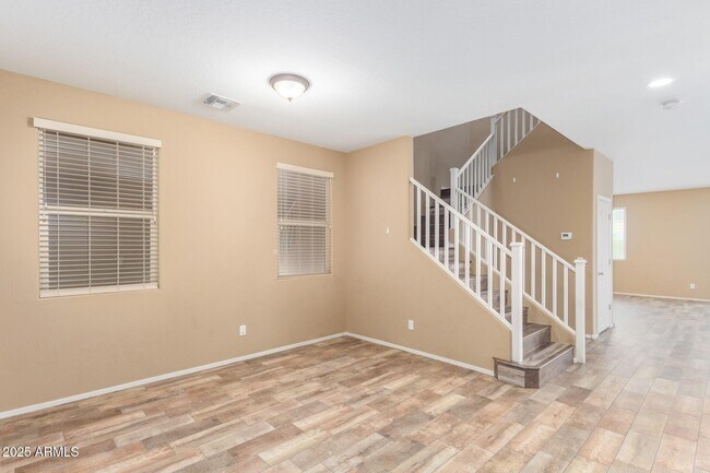 Building Photo - 4074 Kirkland Ave