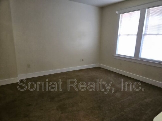 Building Photo - 110 S Pierce St