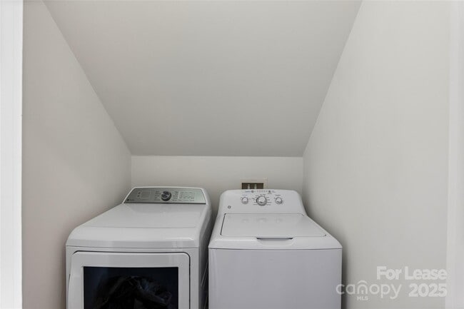 Building Photo - 5 Elmore St