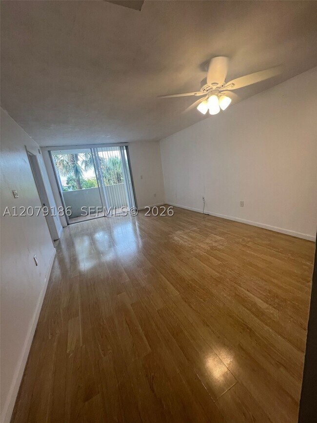 Building Photo - 10090 NW 80th Ct