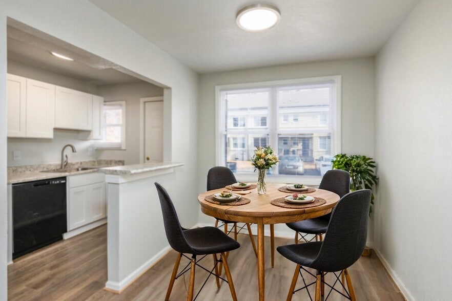 Primary Photo - Seven Oaks Apartments