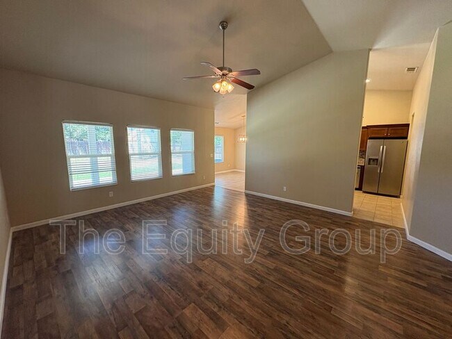 Building Photo - 3316 W Wren Ave