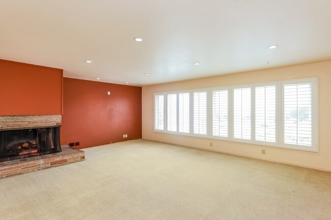 Building Photo - 80 Canyon Dr