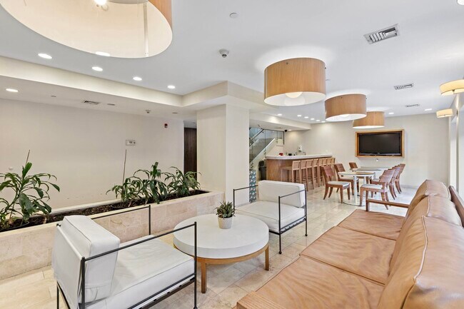 Building Photo - 250 Henley Pl