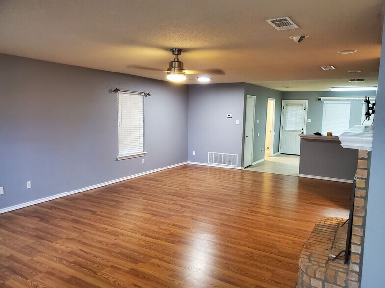 Building Photo - 1036 Scenic Dr