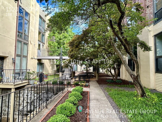 Building Photo - Charming 1-Bed Oasis in the Heart of Saint...