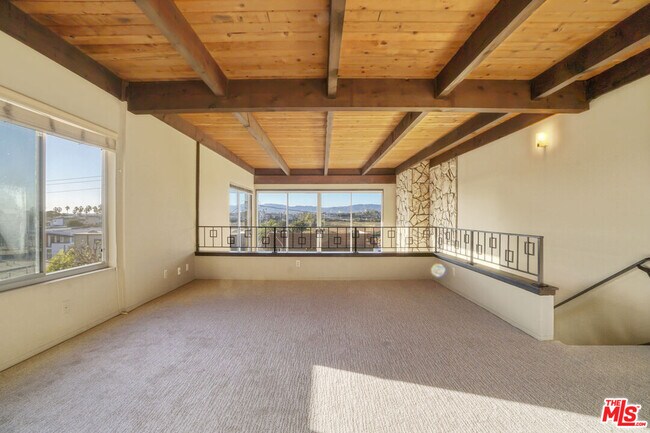 Building Photo - 364 Pershing Dr