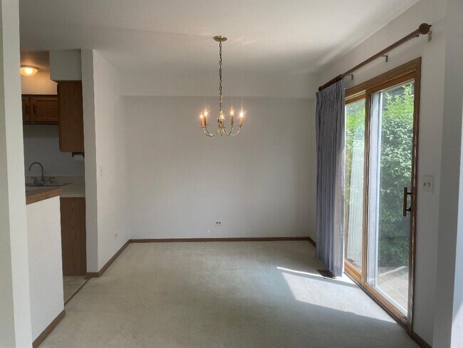 Building Photo - 75 Kingsport Dr