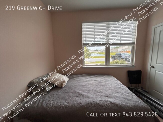Building Photo - 219 Greenwich Dr