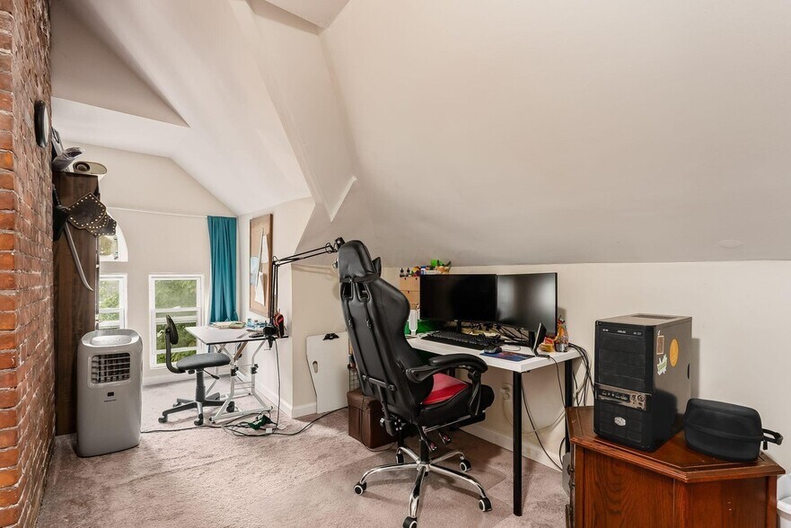 Building Photo - 397 Stoddart Ave