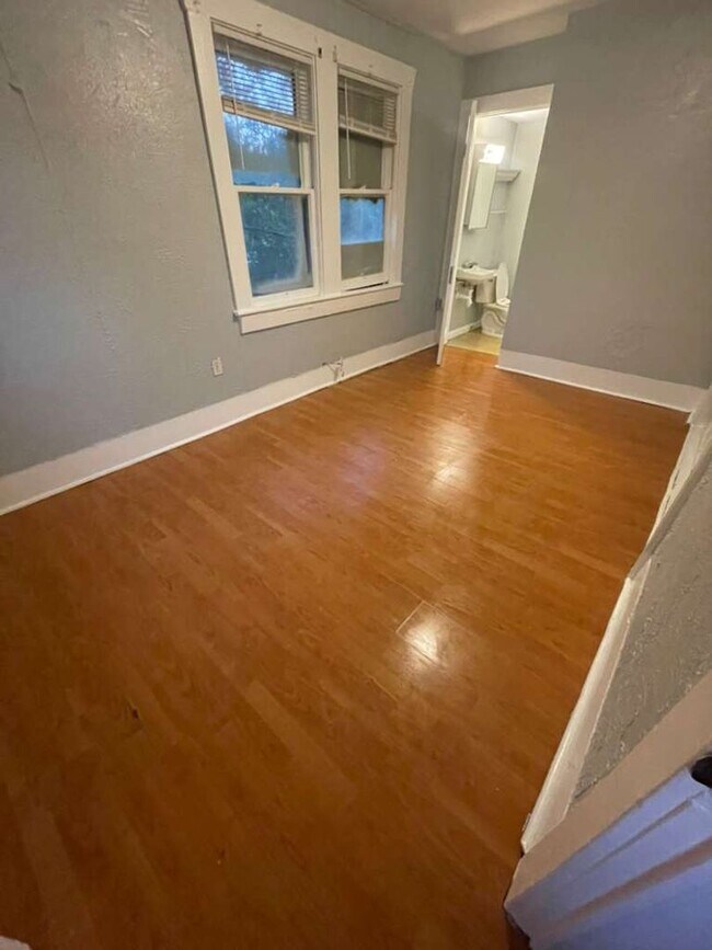 Building Photo - 8406 N Brooks St