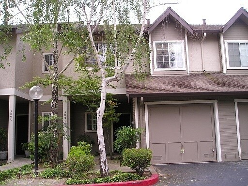 Primary Photo - Lovely Pleasanton Townhouse