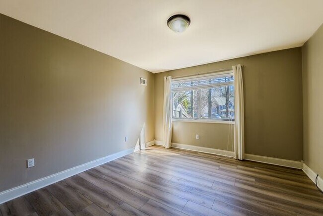 Building Photo - 4518 Club House Dr