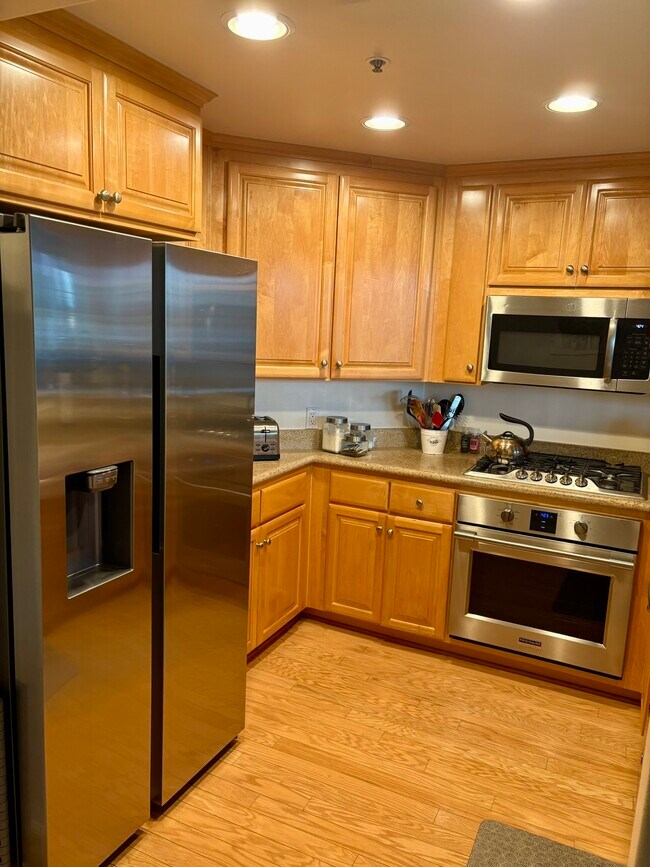 Building Photo - 1800 Alma Ave