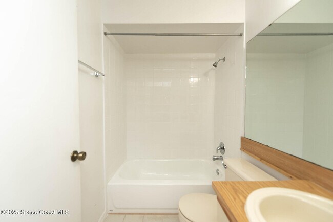 Building Photo - 3059 Sir Hamilton Cir