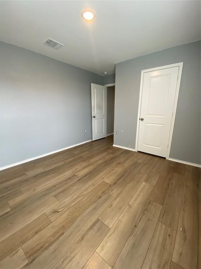 Building Photo - 13704 Knights Br Dr