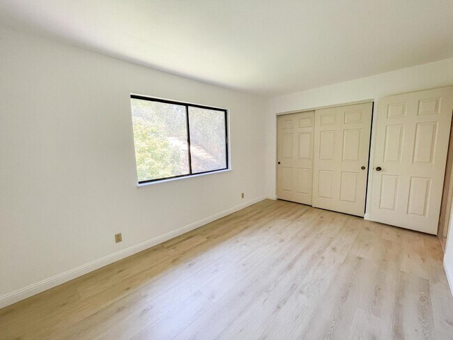 Building Photo - Castro Valley Home in Columbia