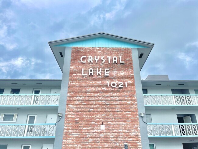 Building Photo - 1021 Crystal Lake Dr