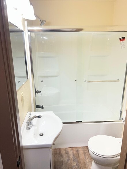 Building Photo - 858 9th St