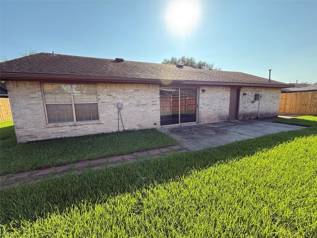 Building Photo - 10423 Sagemeadow Ln