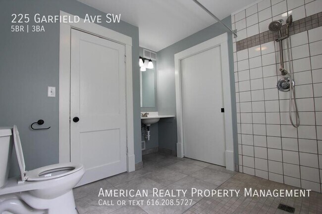 Building Photo - 225 Garfield Ave SW