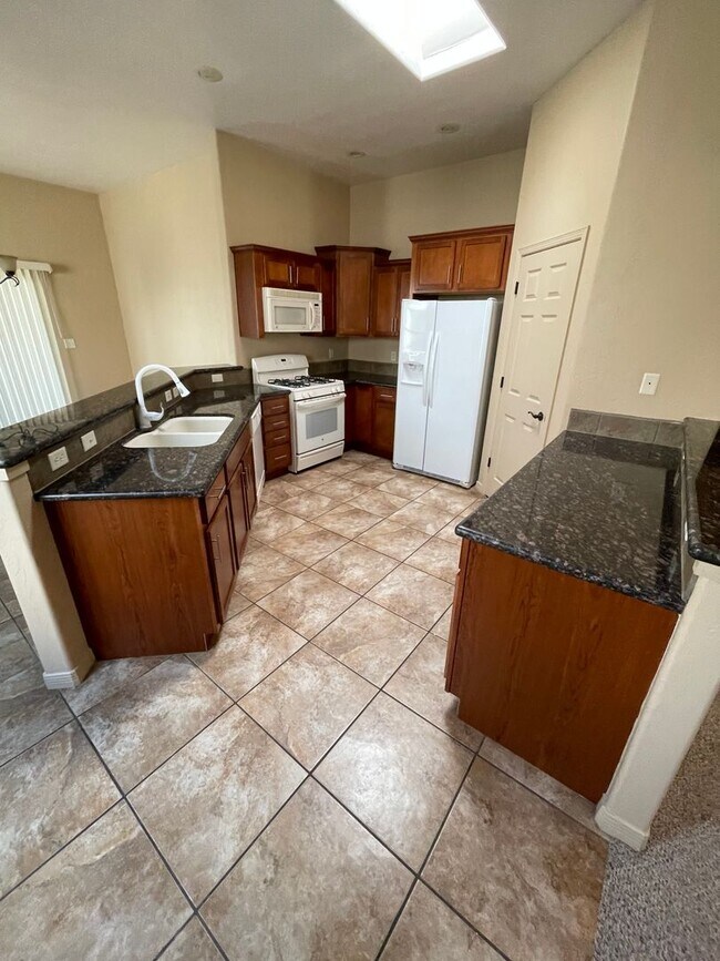 Building Photo - Charming 3 Bedroom, 2 Bath, 2 Car Garage Home - Available Now!